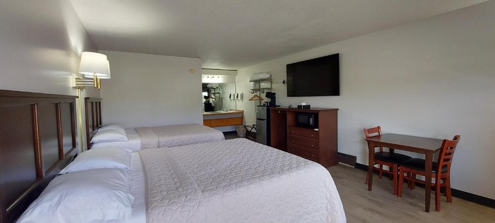 Standard Queen Room with Two Queen Beds - Non-Smoking